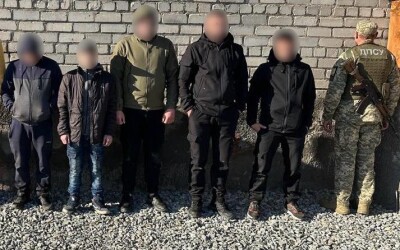 На Закарпатті прикордонники затримали чотирьох «клієнтів» та переправника