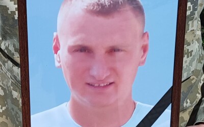 Сьогодні Сумська громада попрощалася із захисником України Василем Зарком