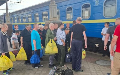 Групу людей з інвалідністю з Харківщини евакуювали до Закарпаття