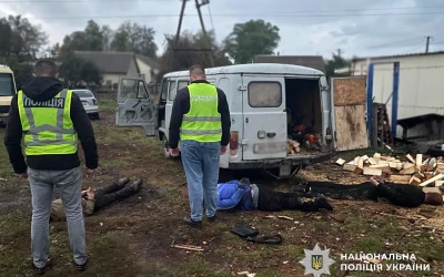 На Житомирщині поліцейські викрили причетних до незаконної порубки лісу