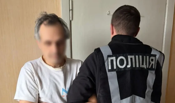 У Запоріжжі ДВБ Нацполіції та СБУ затримали чоловіка, який підтримував агресора та російського диктатора