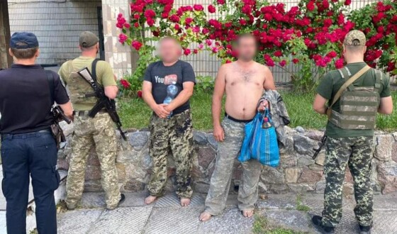 На Сумщині прикордонники затримали двох росіян, які незаконно перетнули кордон з рф в Україну