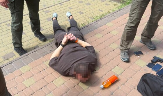 НАБУ та САП повідомили про підозру особі, яка вимагала 1 млн дол. США за допомогу у вирішенні питання щодо можливої екстрадиції громадянина до країни-агресора