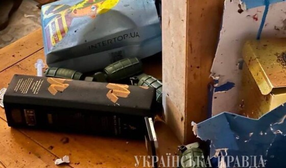ДБР повідомило підозру офіцеру з Апарату Головнокомандувача ЗСУ, який подарував гранати Геннадію Частякову