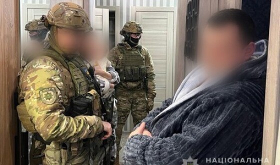 Понад чотири мільйони гривень збитків: поліцейські Дніпропетровщини викрили шахраїв, які обкрадали банківські рахунки громадян