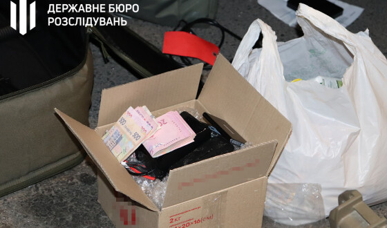 У Дніпрі ДБР затримало військовослужбовця на хабарі у 600 тисяч гривень за безперешкодне нарахування бойових виплат підлеглим