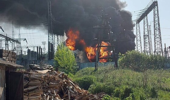 У Смазнево Алтайського Краю росії горить підстанція (фото, відео)
