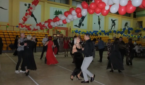 Карнавальний бал ,,Допомагаємо Україні”