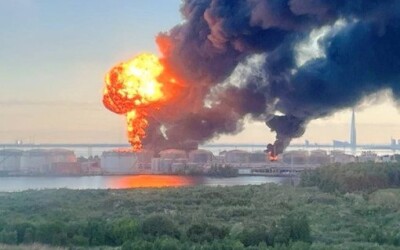 З нагоди приїзду путіна на економічний фроум у петербурзі українські дрони розбомбили там нафтовий термінал (+відео)