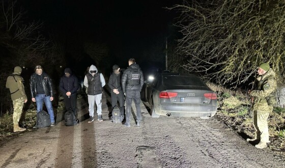 На кордоні з Угорщиною затримали трьох порушників та їх переправника