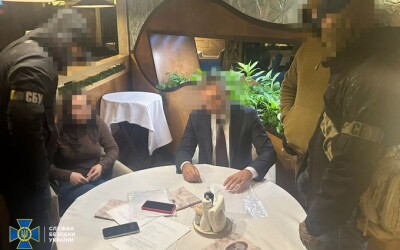 СБУ та Нацполіція затримали у Києві очільника однієї із політичних партій України на хабарі у 160 тис. доларів США