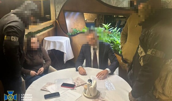 СБУ та Нацполіція затримали у Києві очільника однієї із політичних партій України на хабарі у 160 тис. доларів США