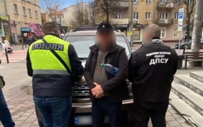 На Івано-Франківщині прикордонники викрили організатора схеми незаконного переправлення осіб через кордон