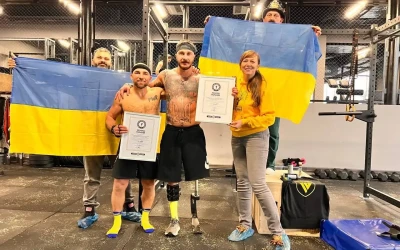 Найбільша кількість підтягувань, виконаних двома ветеранами за одну сесію: у Києві встановили новий рекорд України