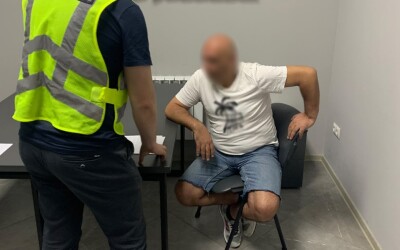Молдова екстрадувала в Україну учасника організованої групи, підозрюваного в незаконному обігу алкоголю