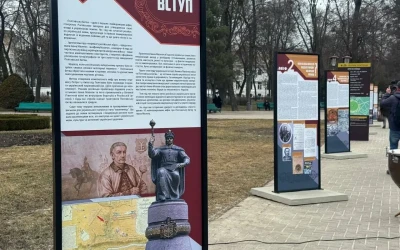 До дня народження гетьмана Мазепи у Полтаві відкрили вуличну виставку «Мазепа. Karl ХІІ. Пётр І. Топ-10 міфів ru.пропаганди»