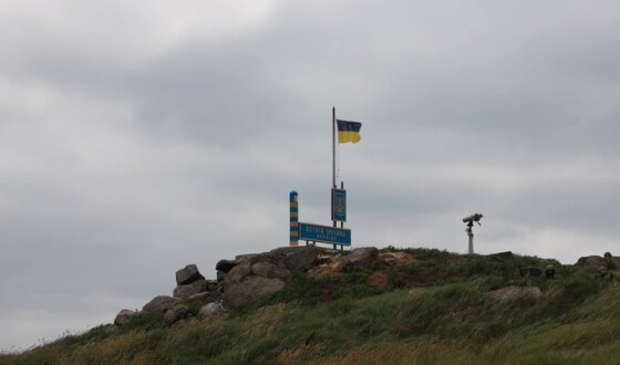 Держприкордонслужба: На Зміїному підняли український прапор