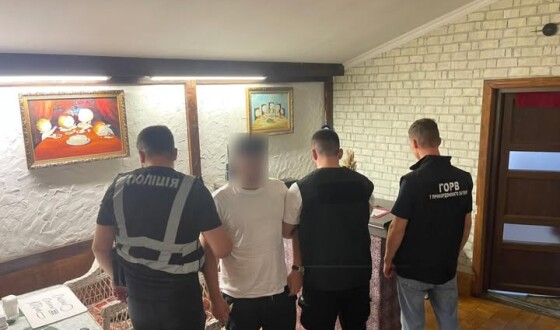 31-річний житель Чернівецької області пропонував повний пакет послуг для незаконного виїзду за межі України