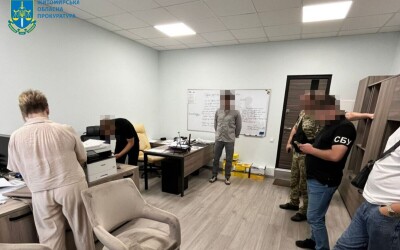 У зв’язку з вибухом на території виробничих приміщень на Житомирщині прокуратура повідомила про підозру трьом особам