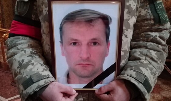 Сьогодні сумська громада провела в останню путь старшого солдата Андрія Лебідя