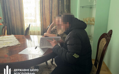 Судитимуть інспекторку Львівської митниці, яка незаконно вивезла до Польщі чотирьох чоловіків