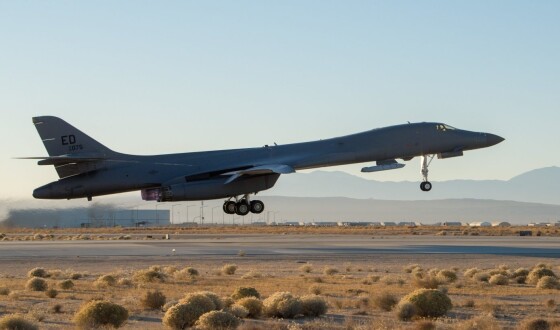 США спишуть 17 бомбардувальників B-1B Lancer