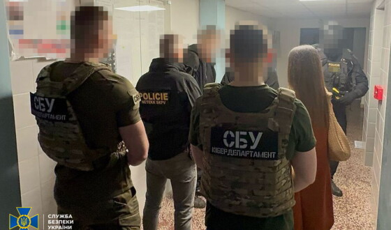 СБУ спільно з Нацполіцією та правоохоронцями Чехії викрила хакерів, які обкрадали банківські рахунки та криптогаманці громадян ЄС та США