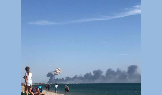 Роспропаганда стверджує, що на кримській авіабазі в Саках  просто курили. Космічні карти і відео кажуть інше