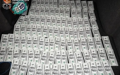 10 тис. доларів США за переправлення за кордон у багажному відділенні автобуса