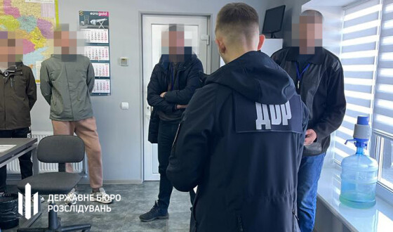 ДБР викрило працівників Житомирської митниці, які за винагороду продовжили «нульове розмитнення» авто вже після скасування депутатами цієї опції