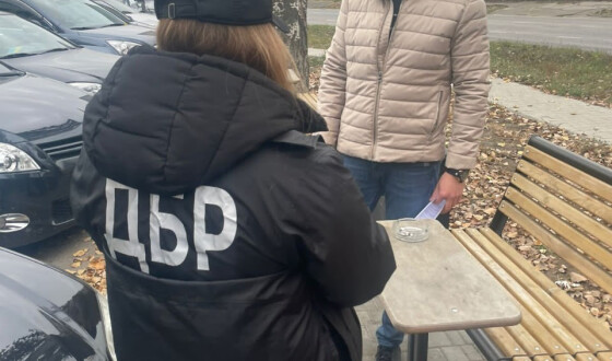 ДБР затримало прокурора однієї з окружних прокуратур міста Одеси на хабарі у 3 тис. дол. США