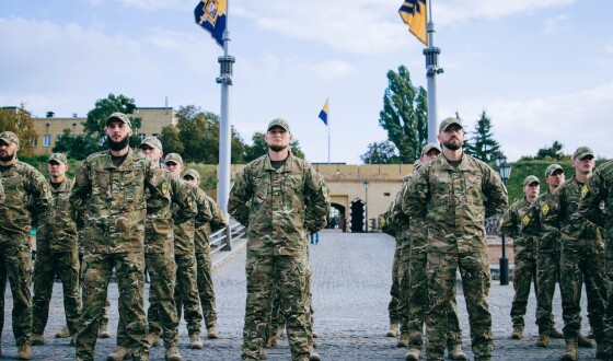 Після випуску командирів зі школи ім. Коновальця полк Азов чекає на прихід нових добровольців