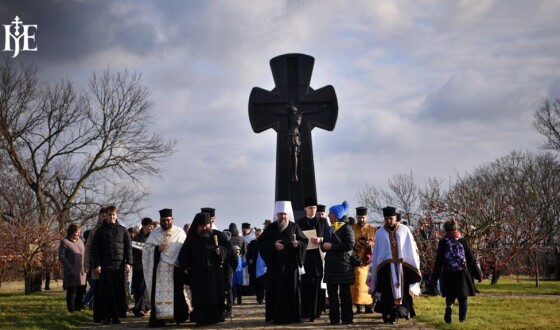 Митрополит Епіфаній у Батурині молився за вбитих росіянами 315 років тому