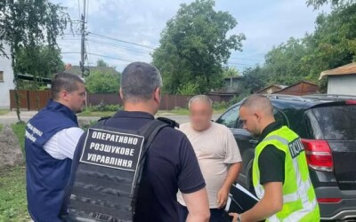 Трьом переправникам з Києва і Закарпаття повідомлено про підозру у вчиненні кримінального правопорушення