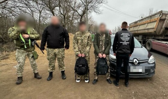 Одещині прикордонники затримали перевізника та ухилянтів у пікселі