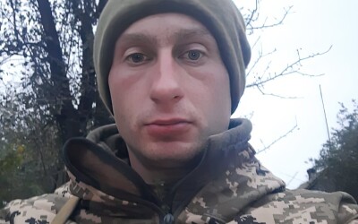 Сьогодні, 28 серпня, Львівщина прощається з Героями Володимиром Хемієм, Володимиром Дендурою, Русланом Чікелем та 🕯️Олегом Вольским