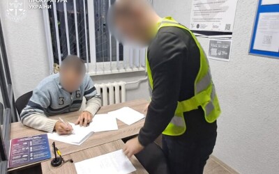 На Житомирщині чоловік мучив вагітну кішку і отримав підозру