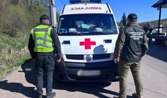 Двох ухилянтів везли до кордону “швидкою” з мигалками