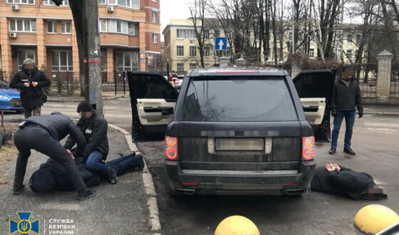 СБУ затримала ділків, які видурювали гроші у родичів українських військовополонених, обіцяючи обмін