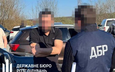 Адвокат з Львівщини організовував переправлення військовозобов’язаного через кордон та погрожував судді