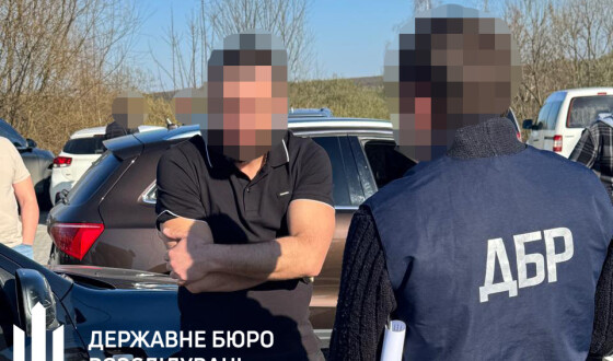 Адвокат з Львівщини організовував переправлення військовозобов’язаного через кордон та погрожував судді