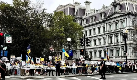 Українські організації мітингували у Вашинґтоні під час зустрічі Трампа і Зеленського