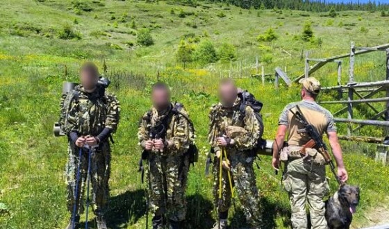 В Карпатах службовий пес допоміг затримати порушників кордону