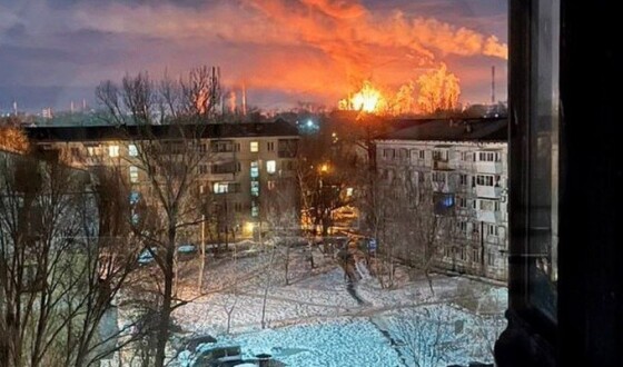 Український дрон знищує ректифікаційну колону новокуйбишевського НПЗ, відео