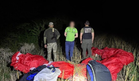 На Вінниччині прикордонники затримали чоловіка, який намагався перелетіти кордон на параплані
