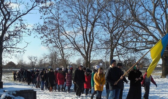 Скорботною ходою зі школярами згадали полтавці та абазівці жертв Голодомору 1932–1933 рр. в Україні