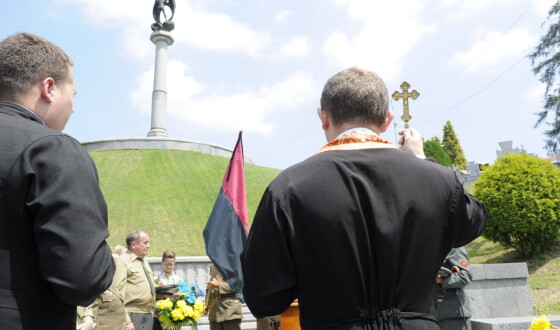 У Львові поховали професора Паризького університету, який навчав сьогоднішніх декомунізаторів