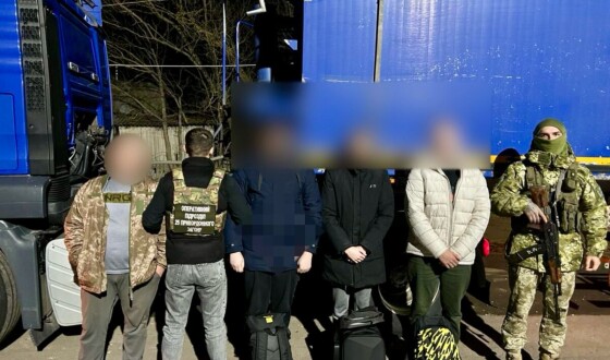 На кордоні з Молдовою зупинили патріотичного водія, який перевозив нелегальних пасажирів