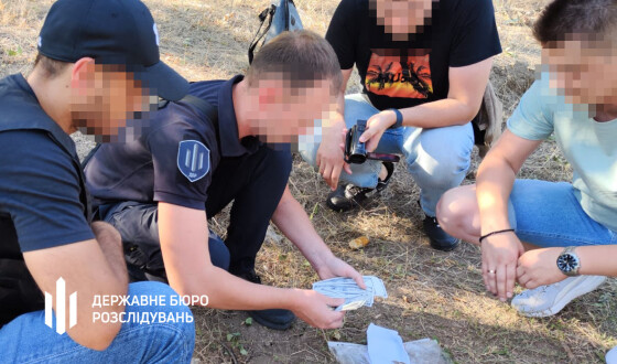 ДБР на Одещині затримало правоохоронця, який за гроші намагався переправити військовозобов’язаного через кордон