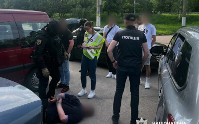 Житомирські поліцейські повідомили про підозру п’ятьом учасникам злочинних схем переправлення військовозобов’язаних за кордон
